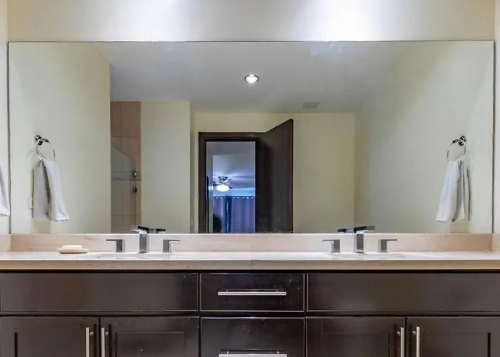 Luxe, Playa Del Coco, Pacific