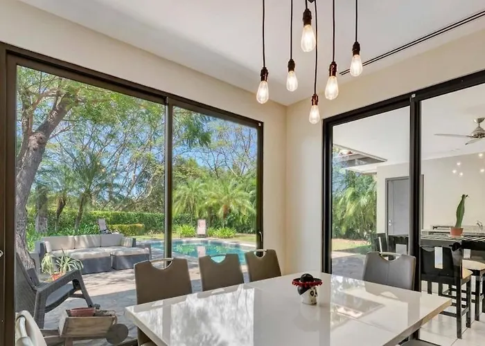 Luxe, Playa Del Coco, Pacific